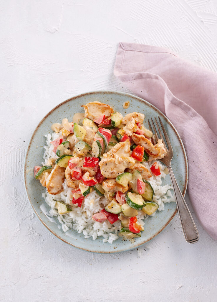 Reisgericht mit Hähnchen und Gemüse © A. Rogge & J. Jankovic/Thieme